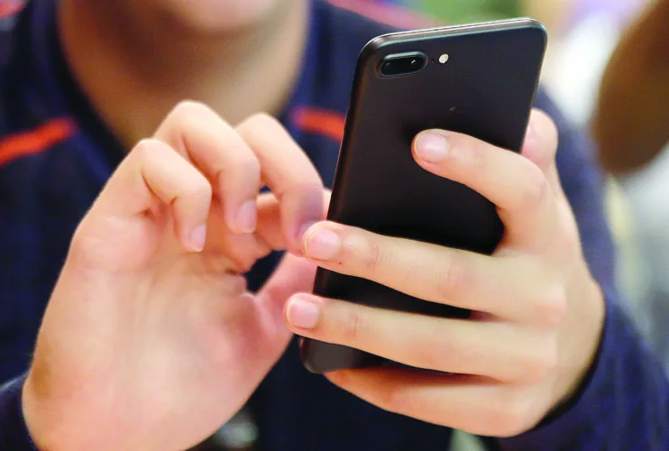 One Tech Tip: How to soothe thumb pain when texting and scrolling